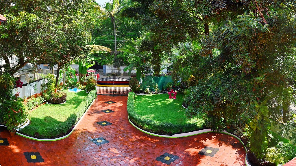 The Colonel's Homestay garden and entrance